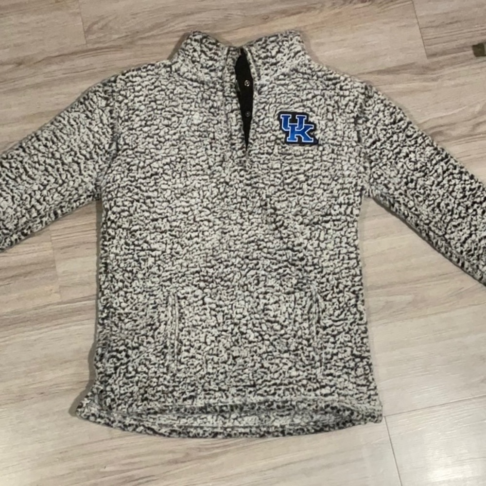 Kentucky fluffy quarter button up